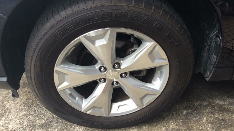 タイヤホイール前