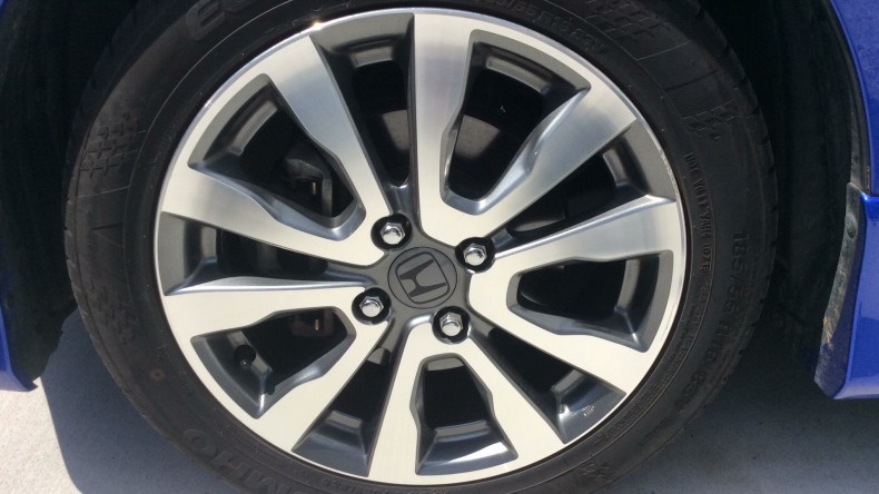 タイヤホイール前