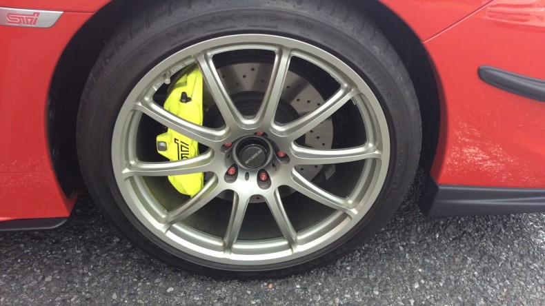 タイヤホイール前