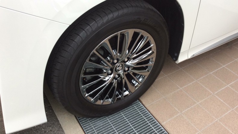 タイヤホイール前