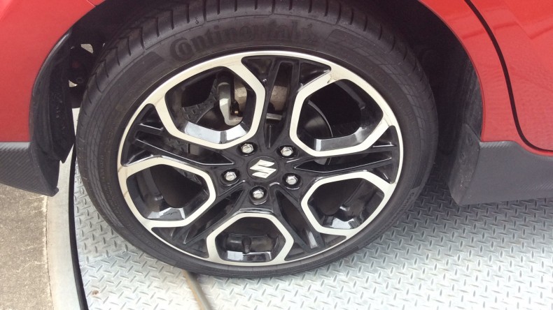 タイヤホイール前