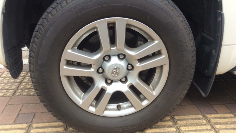 タイヤホイール前