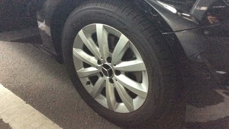 タイヤホイール前