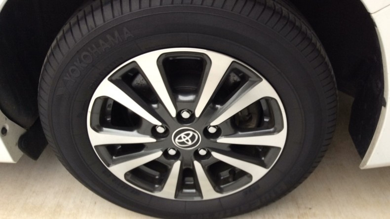 タイヤホイール前