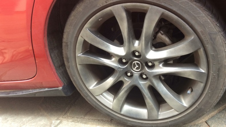 タイヤホイール前