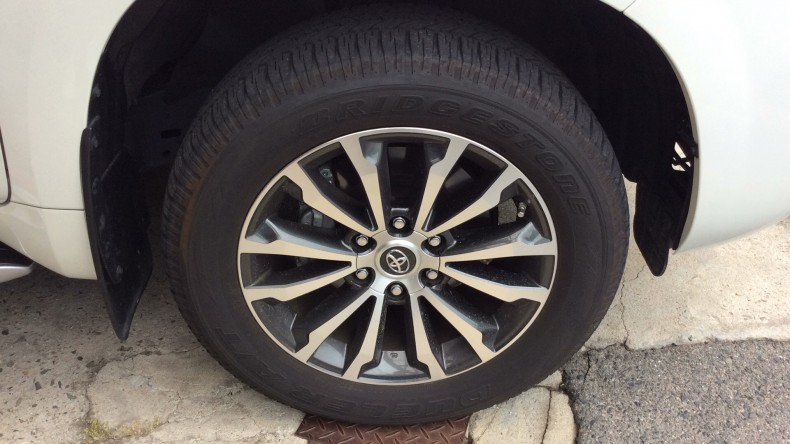 タイヤホイール前