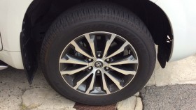 タイヤホイール前