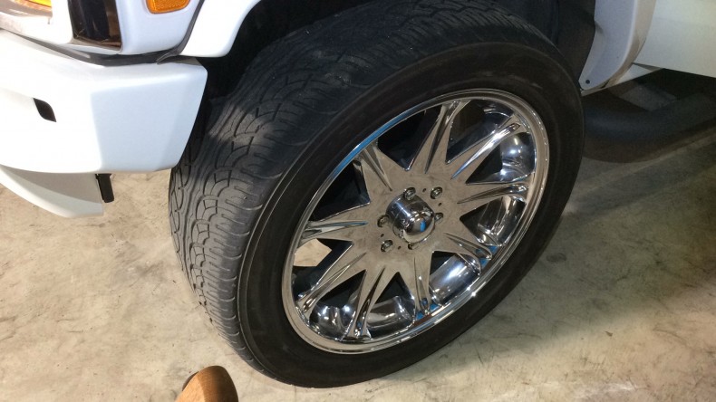 タイヤホイール前