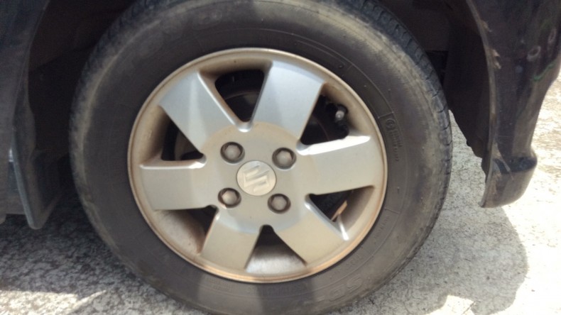 タイヤホイール前