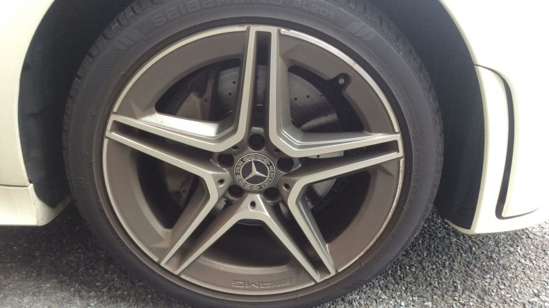 タイヤホイール前