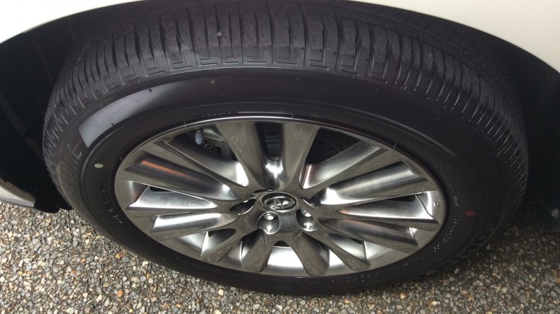 タイヤホイール前