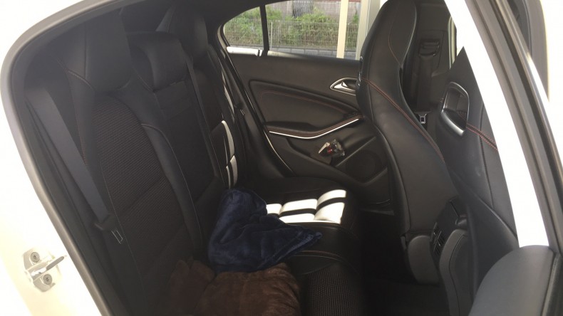 内装後方シート