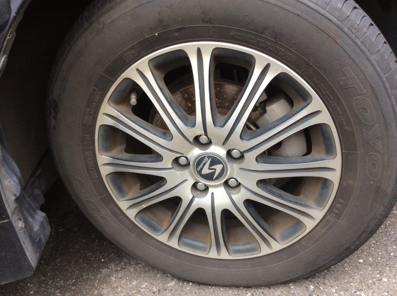 タイヤホイール前