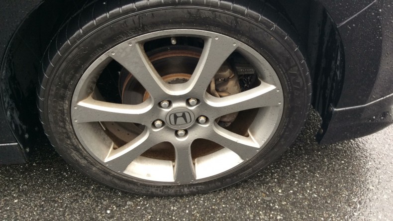 タイヤホイール前