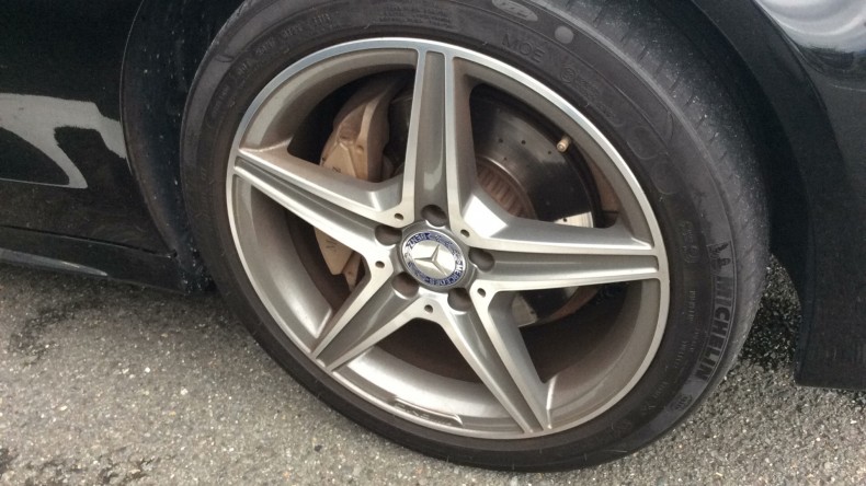 タイヤホイール前