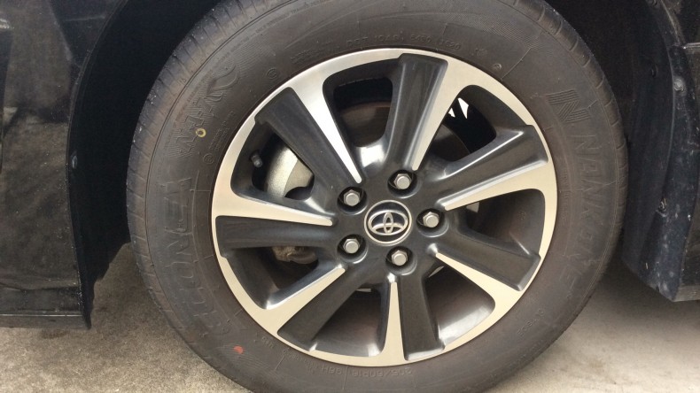 タイヤホイール前