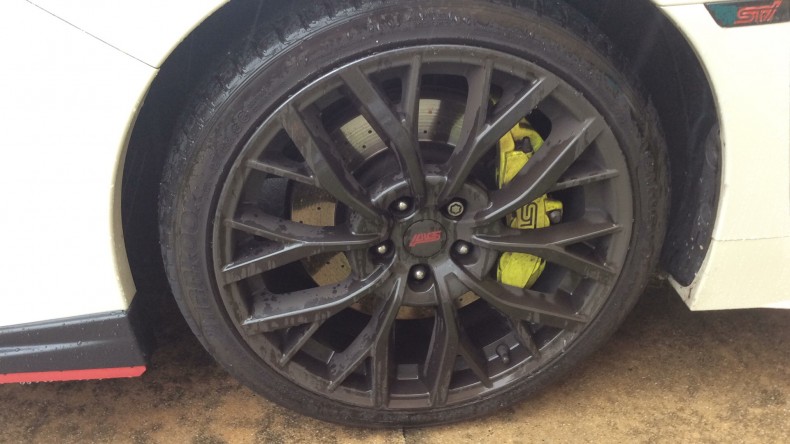 タイヤホイール前