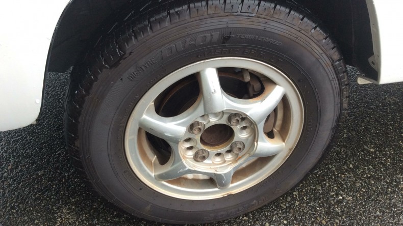 タイヤホイール前