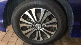 タイヤホイール前