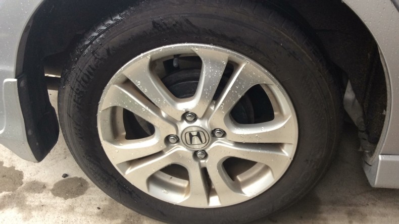 タイヤホイール前