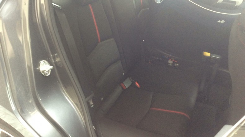 内装後方シート