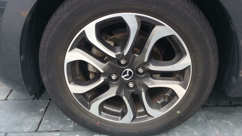 タイヤホイール前