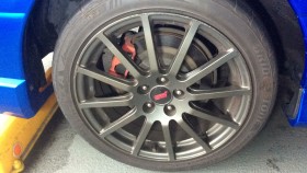 タイヤホイール前