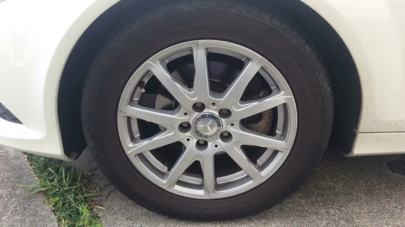 タイヤホイール前