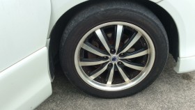 タイヤホイール前