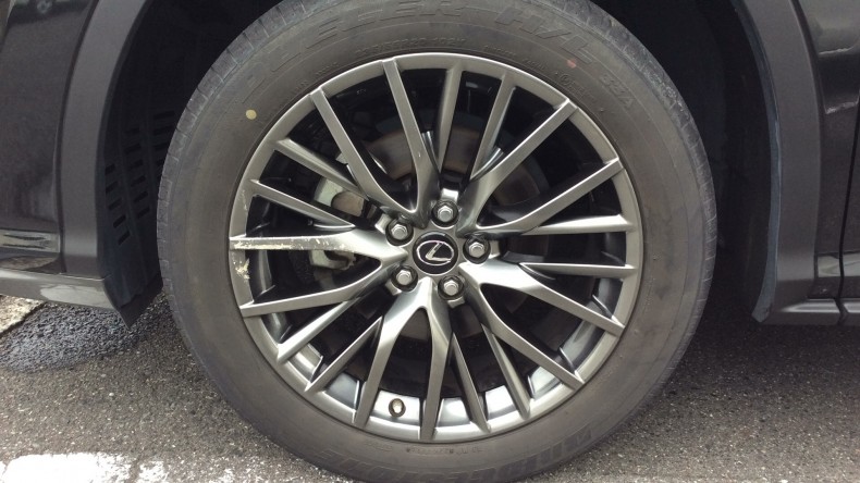 タイヤホイール前