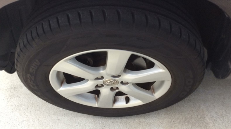 タイヤホイール前