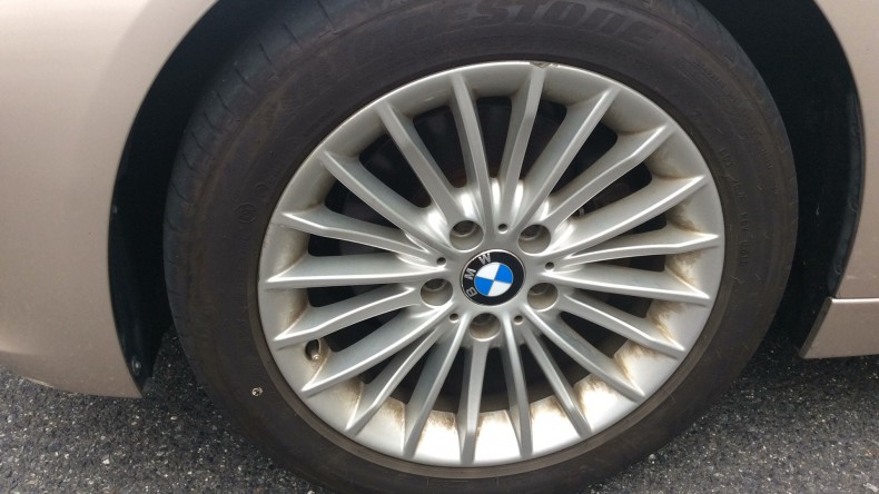 タイヤホイール前