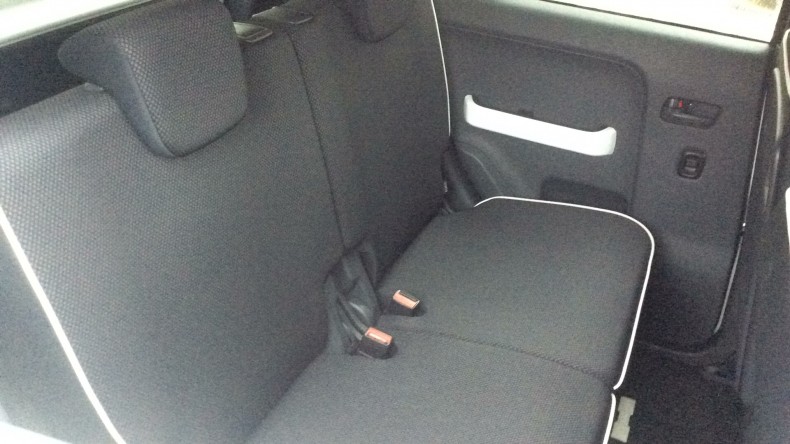 内装後方シート