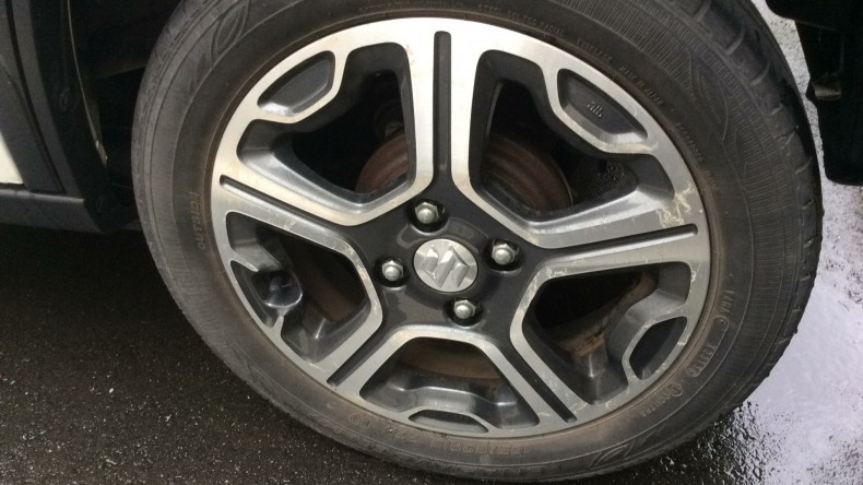 タイヤホイール前