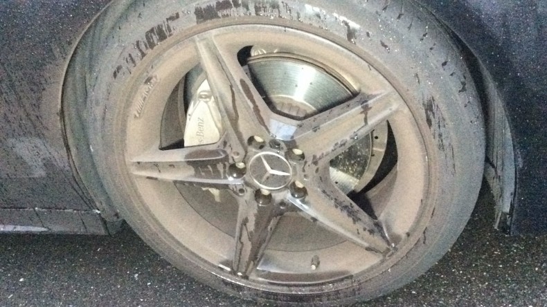 タイヤホイール前