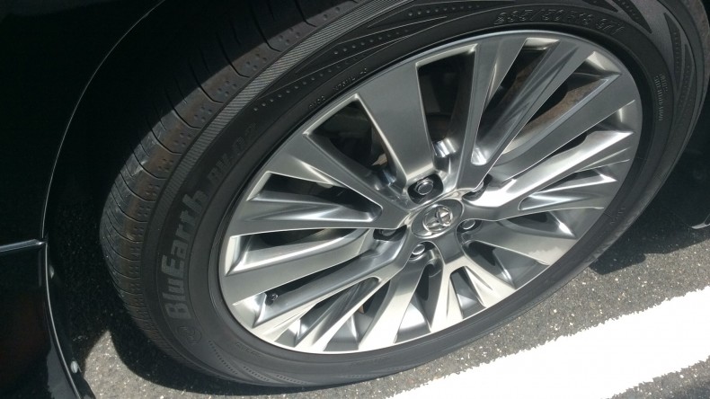 タイヤホイール前