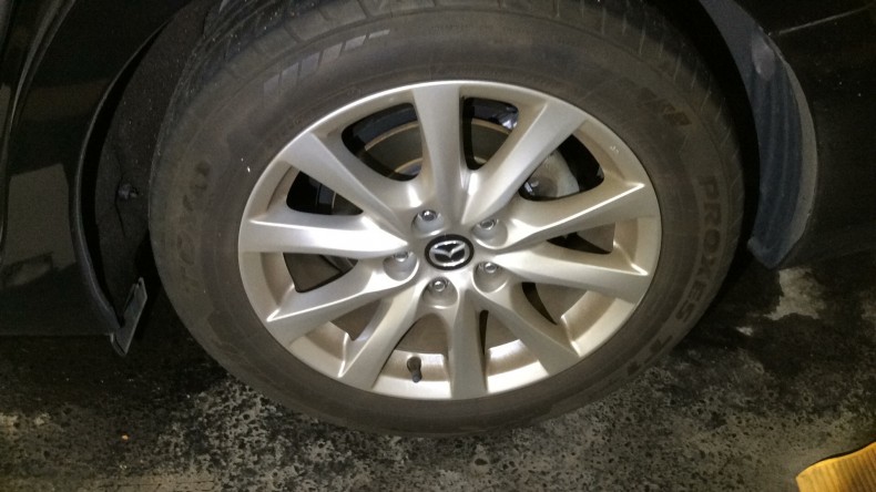 タイヤホイール前