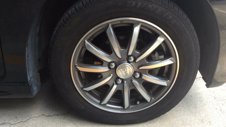 タイヤホイール前