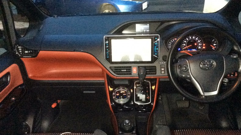 内装インパネ全体