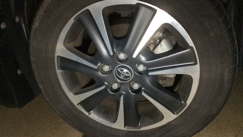 タイヤホイール前