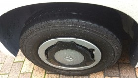 タイヤホイール前