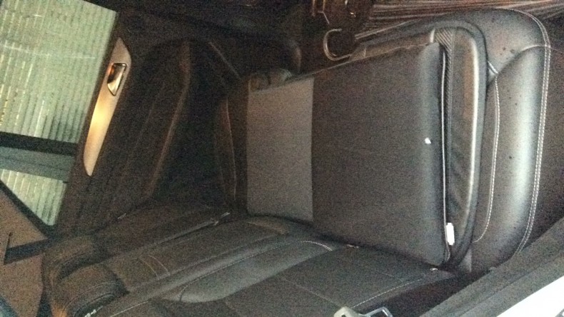 内装後方シート