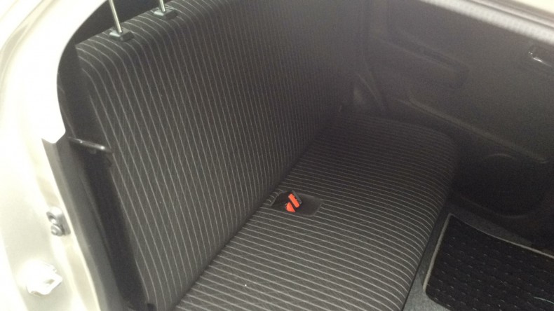 内装後方シート