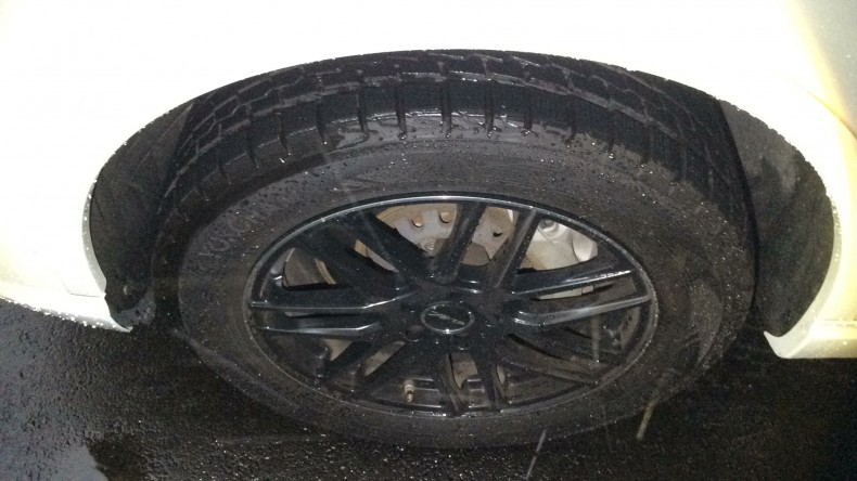 タイヤホイール前