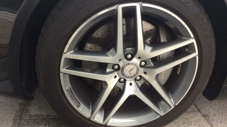 タイヤホイール前