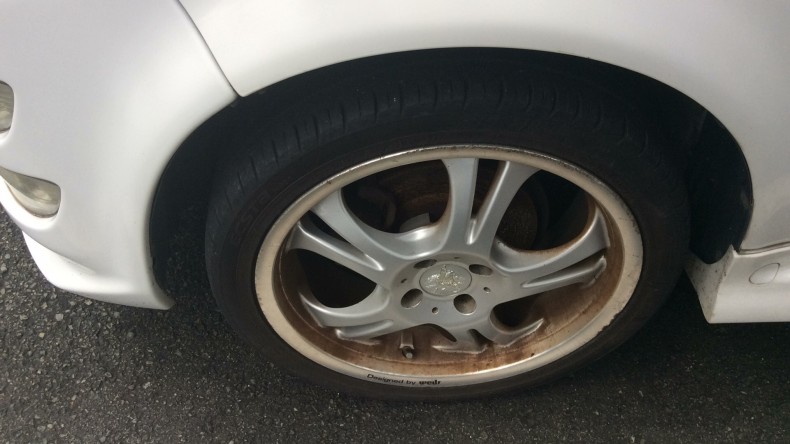 タイヤホイール前