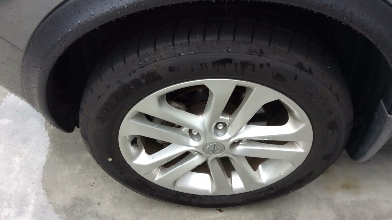 タイヤホイール前