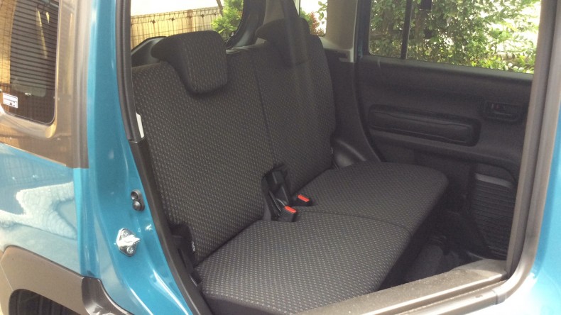 内装後方シート