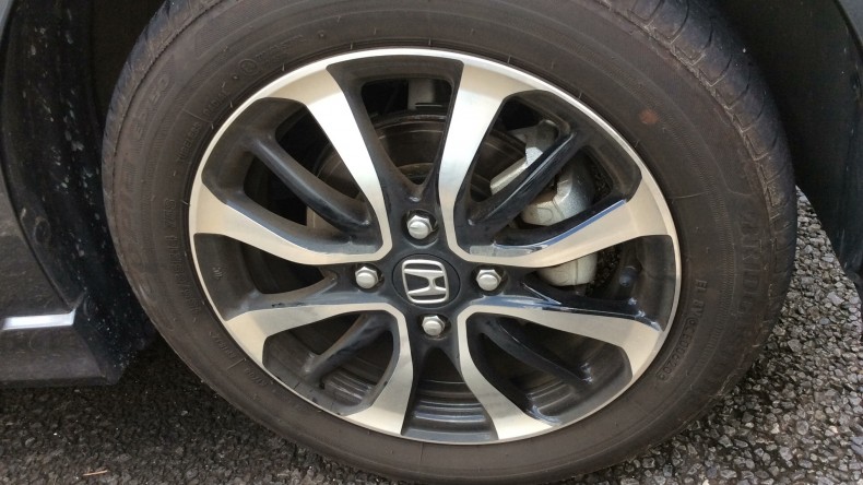 タイヤホイール前