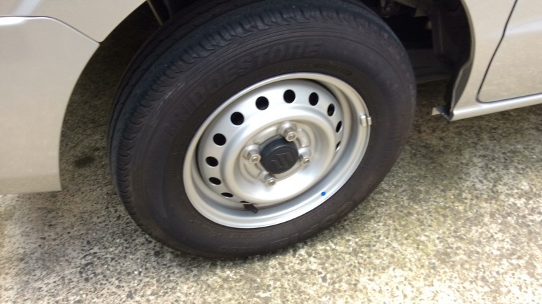 タイヤホイール前